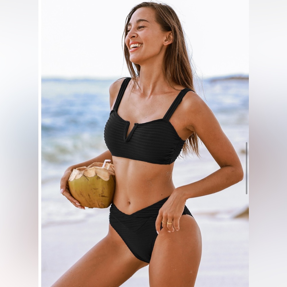 NEW Black Scoopneck Bikini and V Bottoms